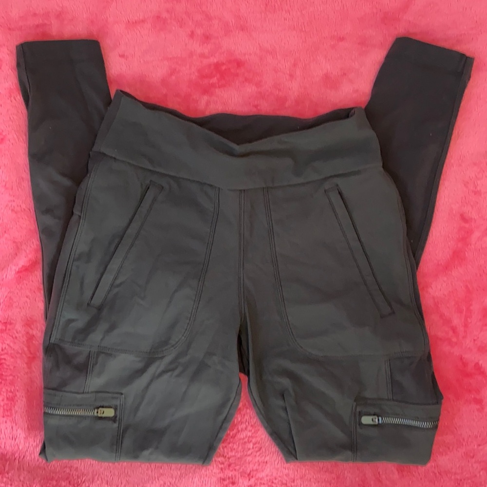 Size 6, gray, Athleta pants